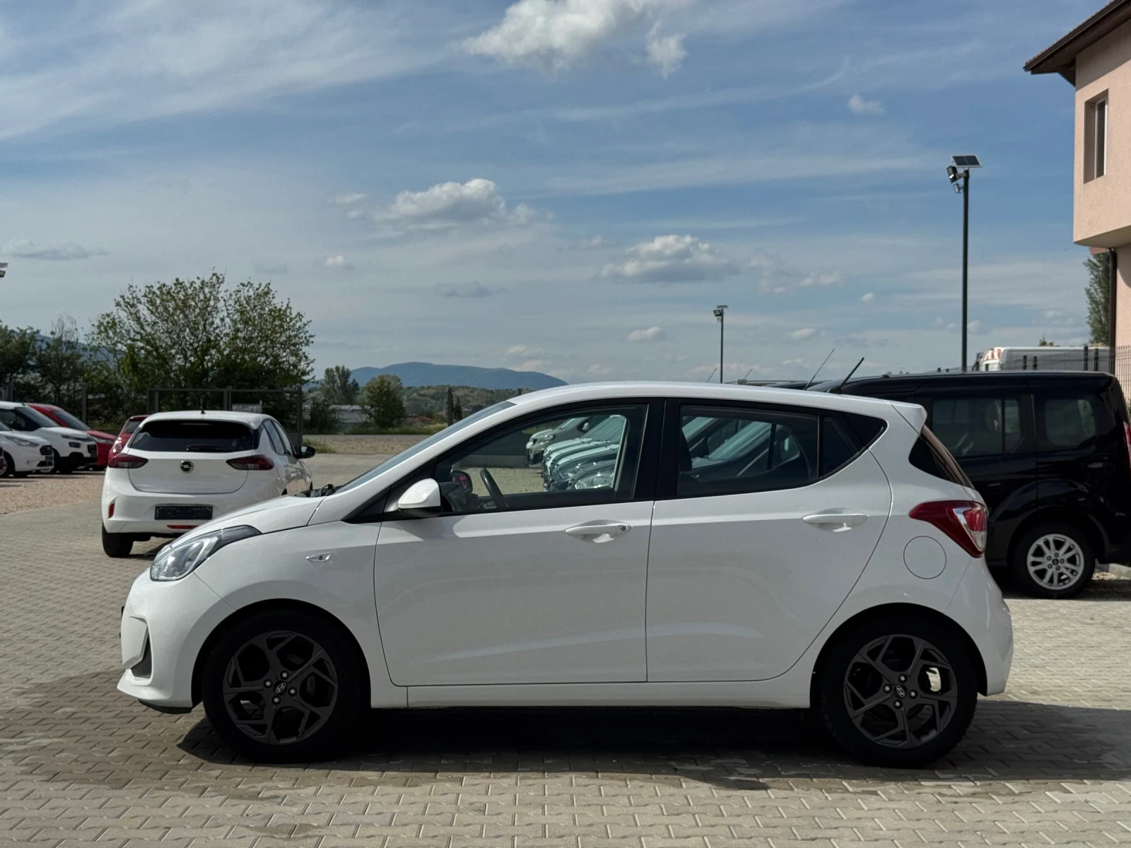 Hyundai I10 1.0i EUTO-6 SERVIZ NOVA - изображение 2