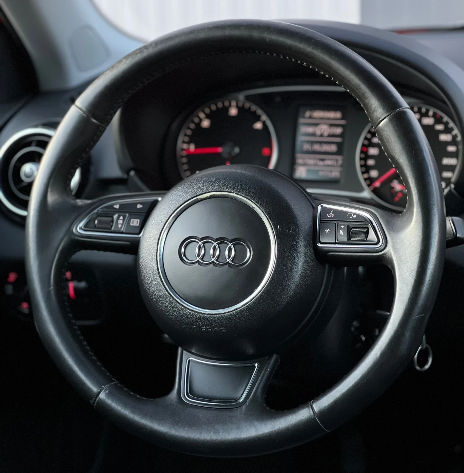 Audi A1 S-Line//RECARO/Navi/1.6Tdi/FullLED//  | Mobile.bg   14