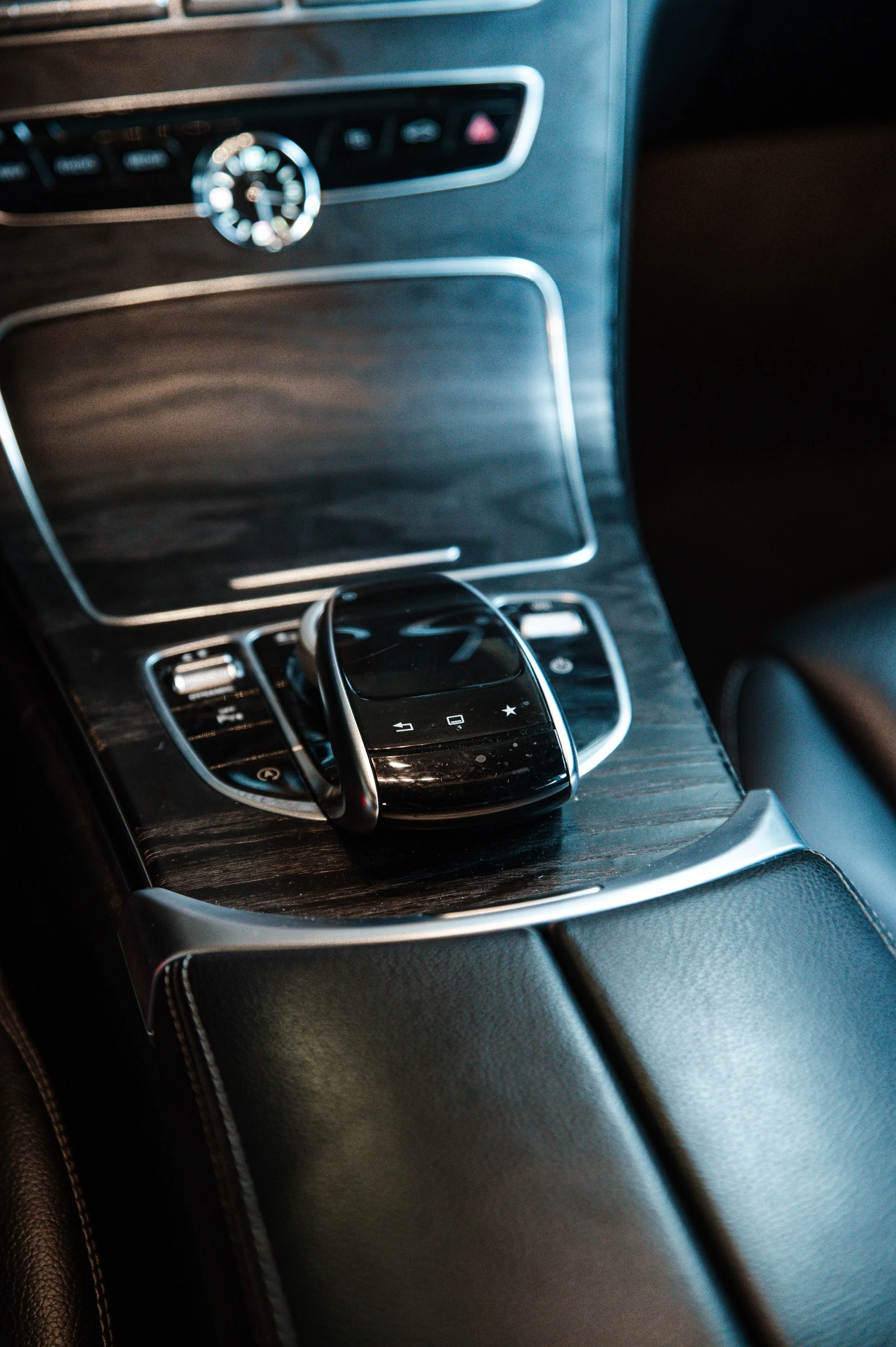 Mercedes-Benz C 300 AMG* 4-MATIC* LED - изображение 9