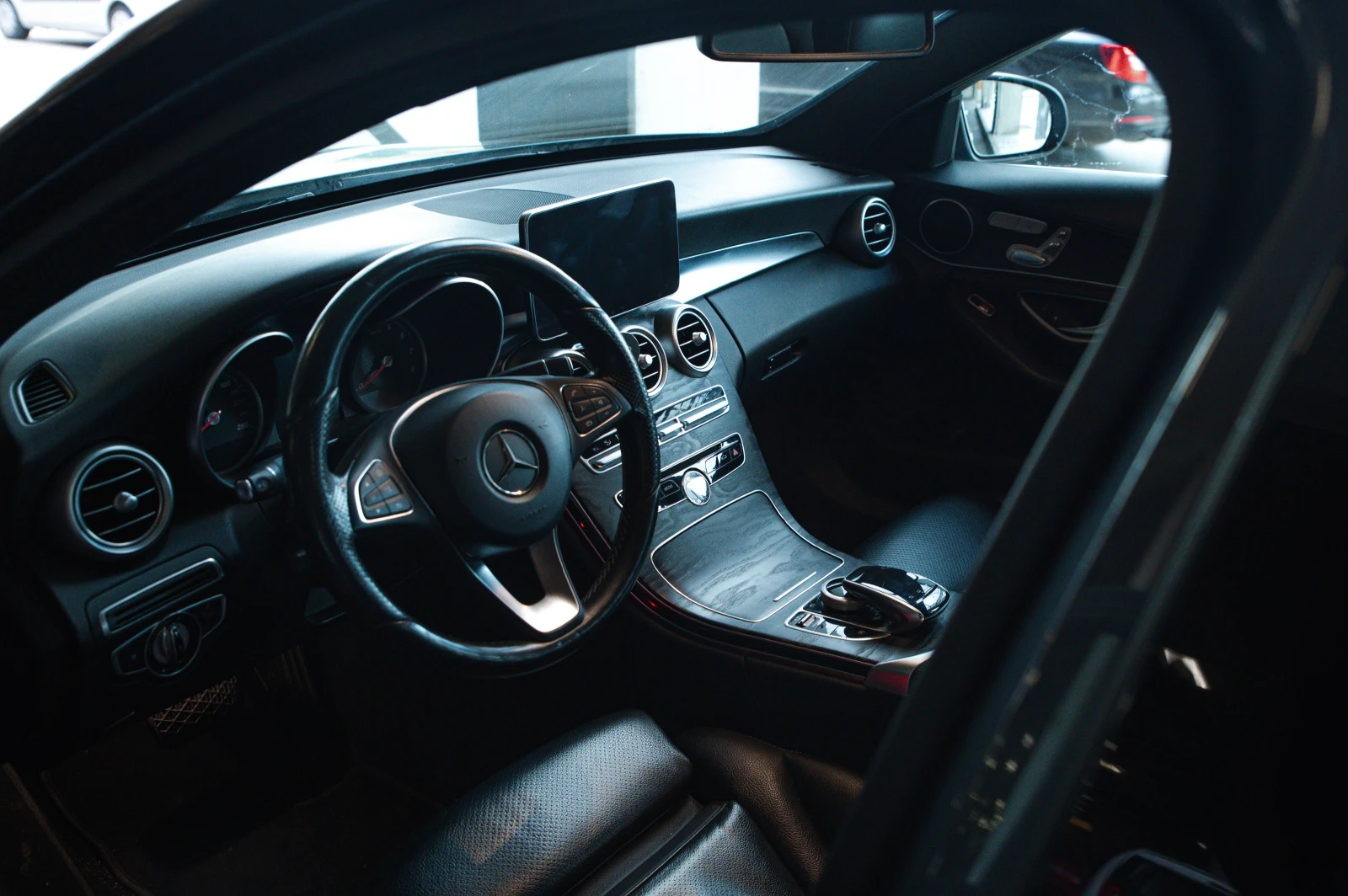 Mercedes-Benz C 300 AMG* 4-MATIC* LED - изображение 8