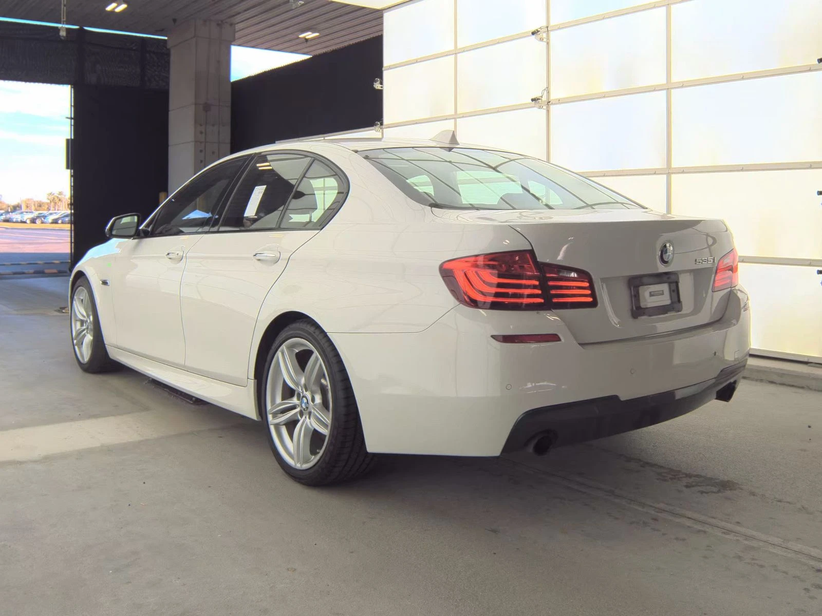 BMW 535 2016 BMW 5 Series Sedan 535i xDrive M SPORT LINE - изображение 6