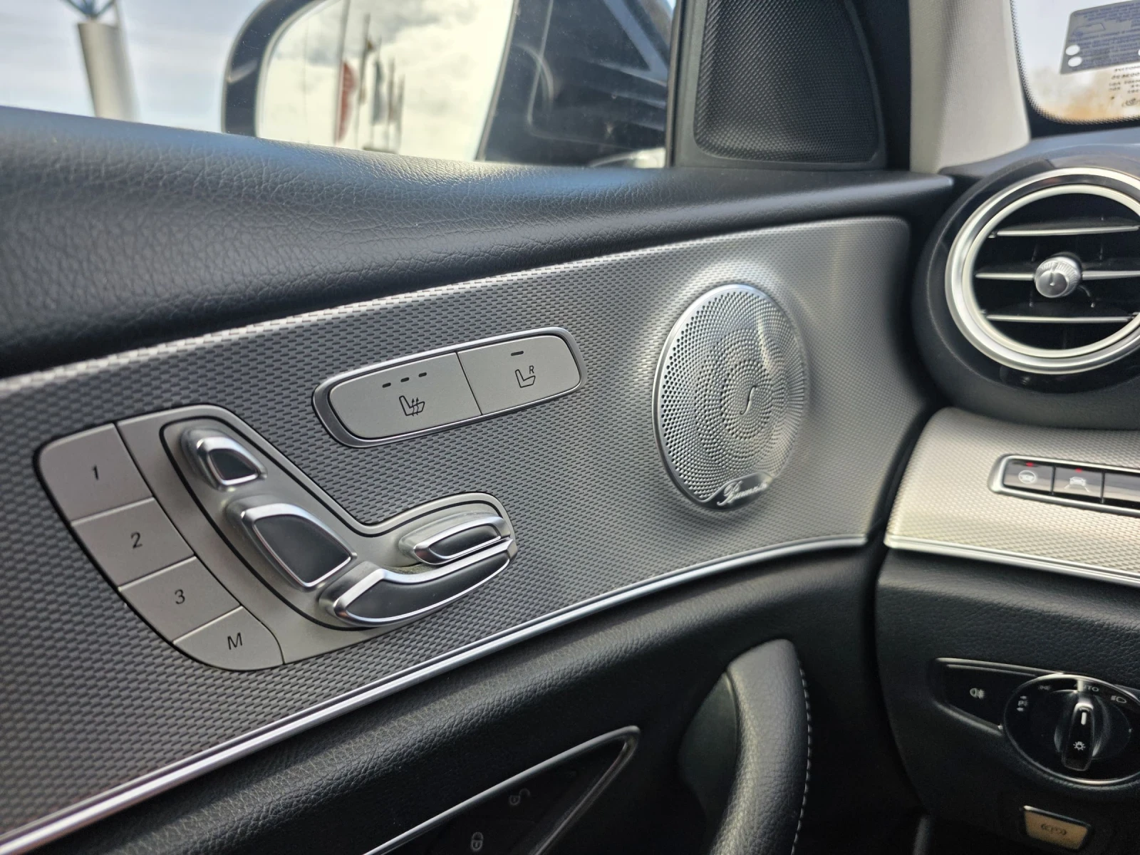 Mercedes-Benz E 350 4 MATIC, снимка 10 - Автомобили и джипове - 54164290