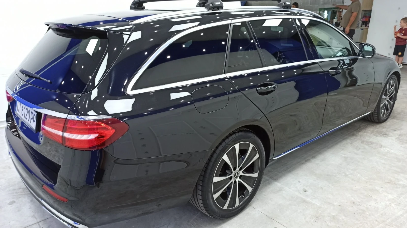 Mercedes-Benz E 350 4MATIC* CAM 360* DIST* BURMESTER* AMBIENT* GERMANY, снимка 6 - Автомобили и джипове - 56047836