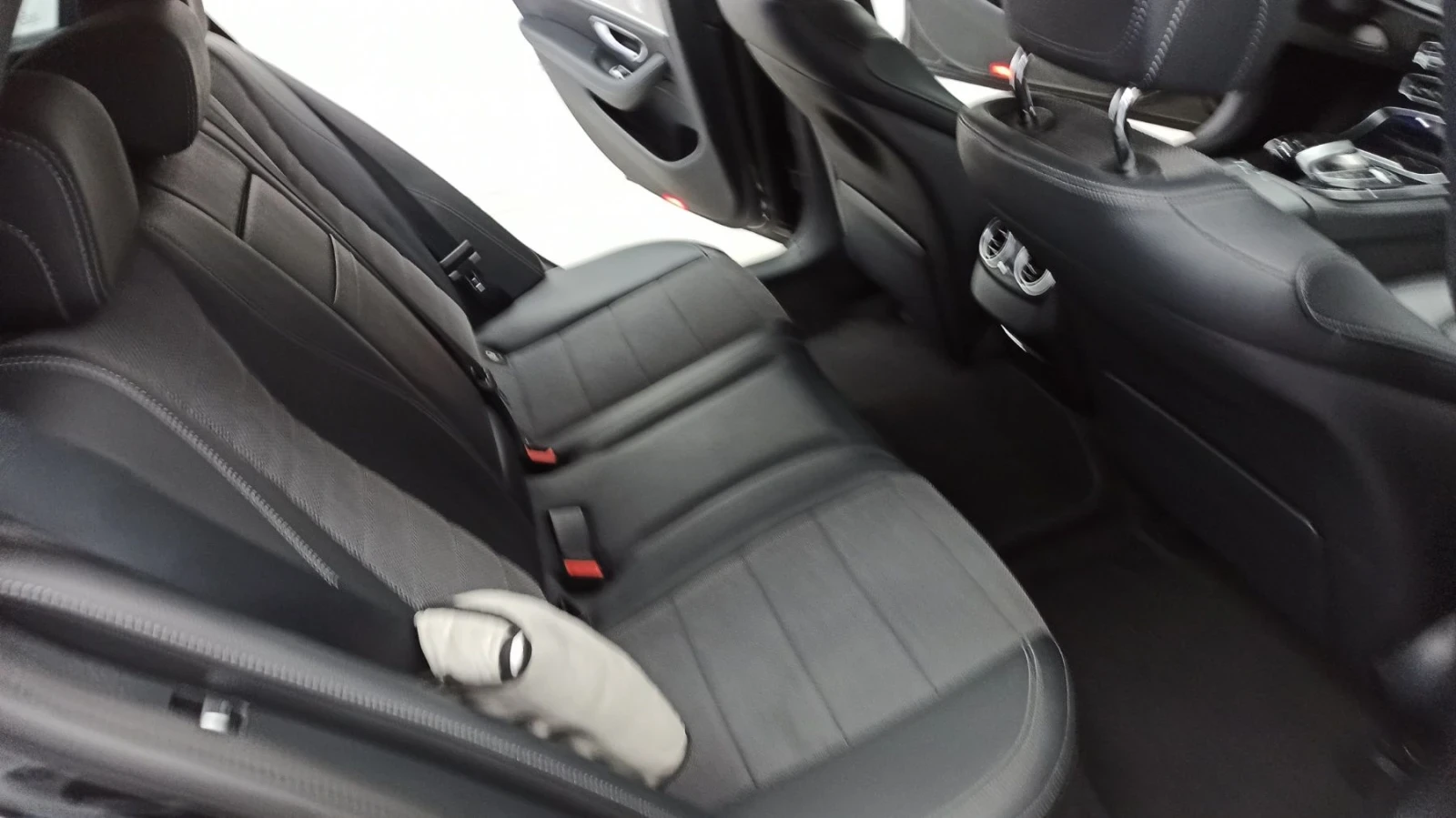Mercedes-Benz E 350 4MATIC* CAM 360* DIST* BURMESTER* AMBIENT* GERMANY, снимка 8 - Автомобили и джипове - 56047836