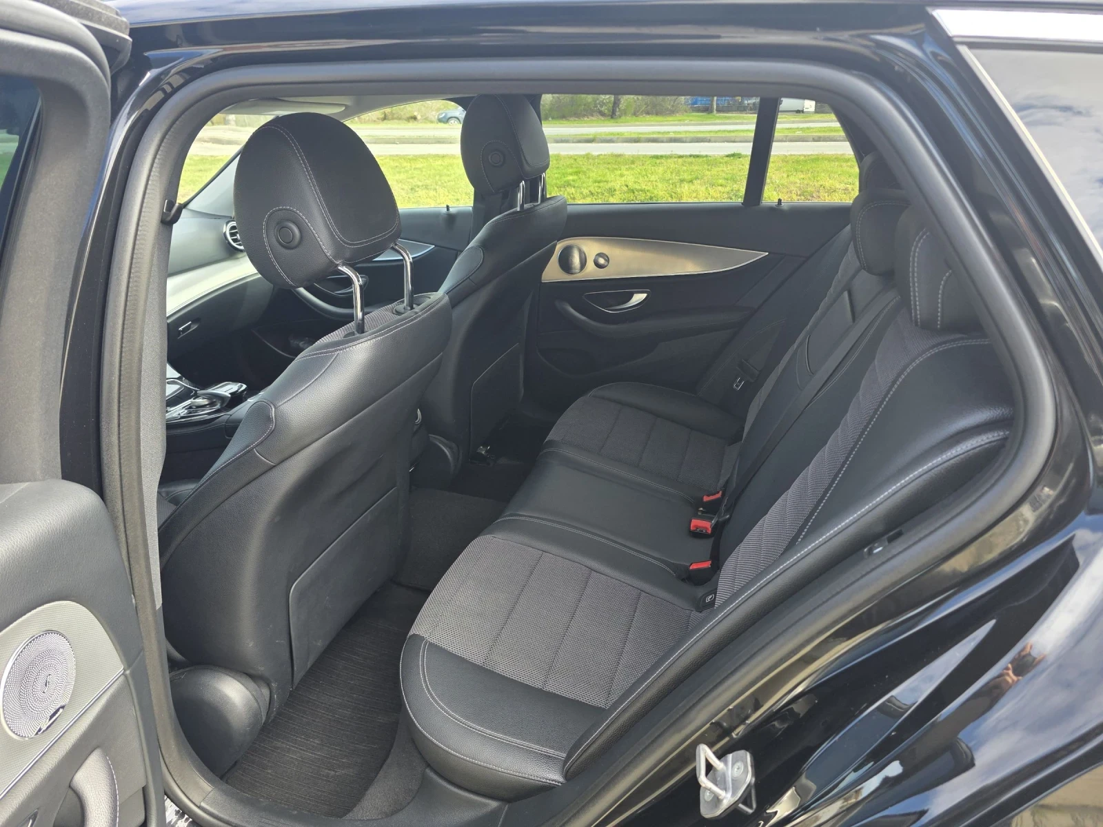 Mercedes-Benz E 350 4 MATIC, снимка 8 - Автомобили и джипове - 54164290