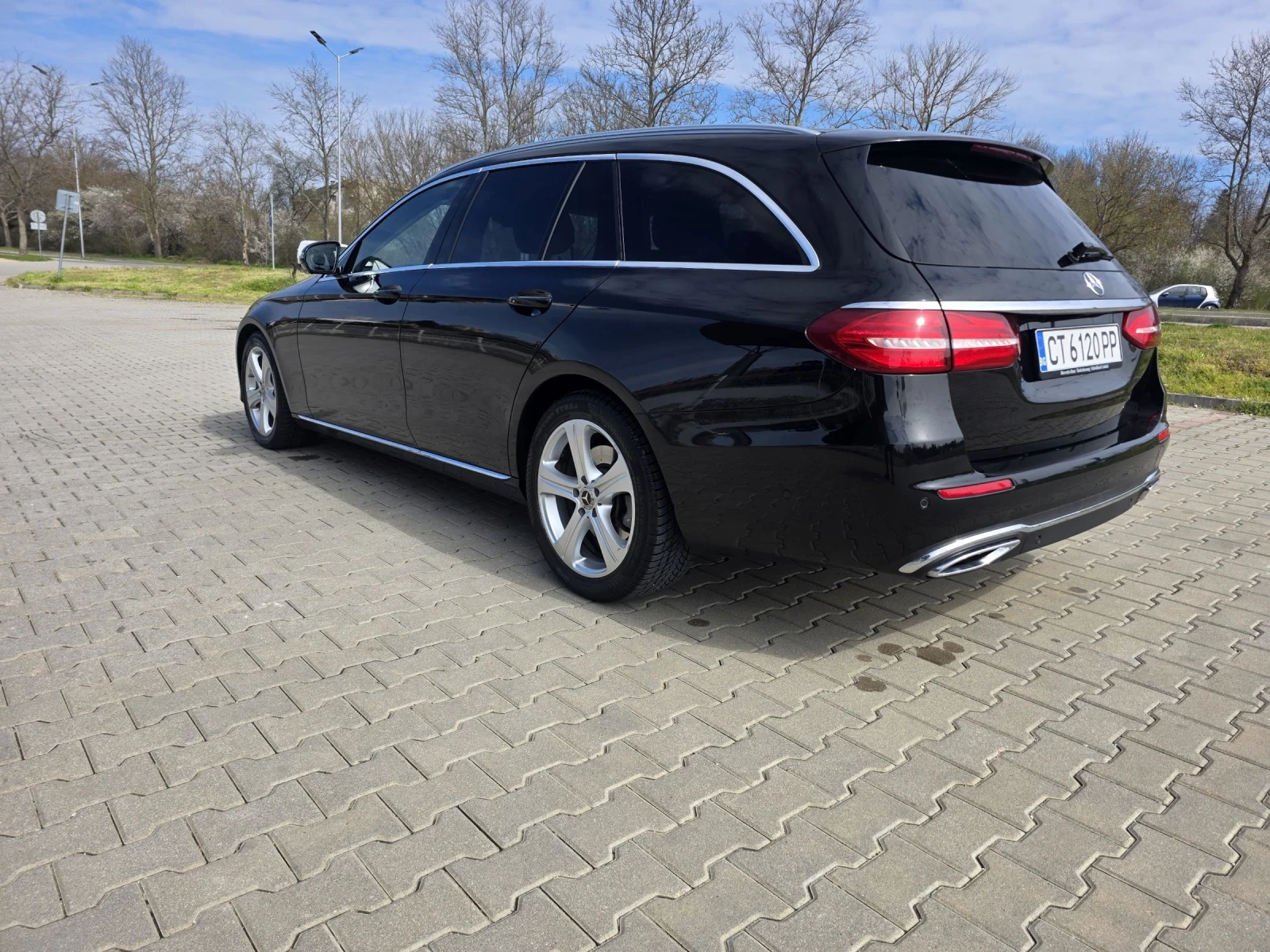 Mercedes-Benz E 350 4 MATIC, снимка 3 - Автомобили и джипове - 54164290