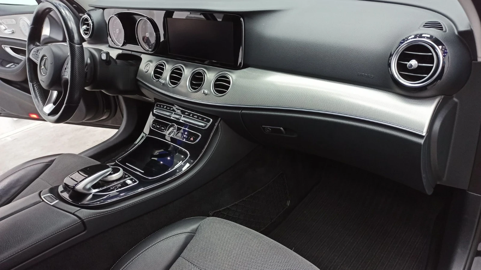 Mercedes-Benz E 350 4MATIC* CAM 360* DIST* BURMESTER* AMBIENT* GERMANY, снимка 10 - Автомобили и джипове - 56047836