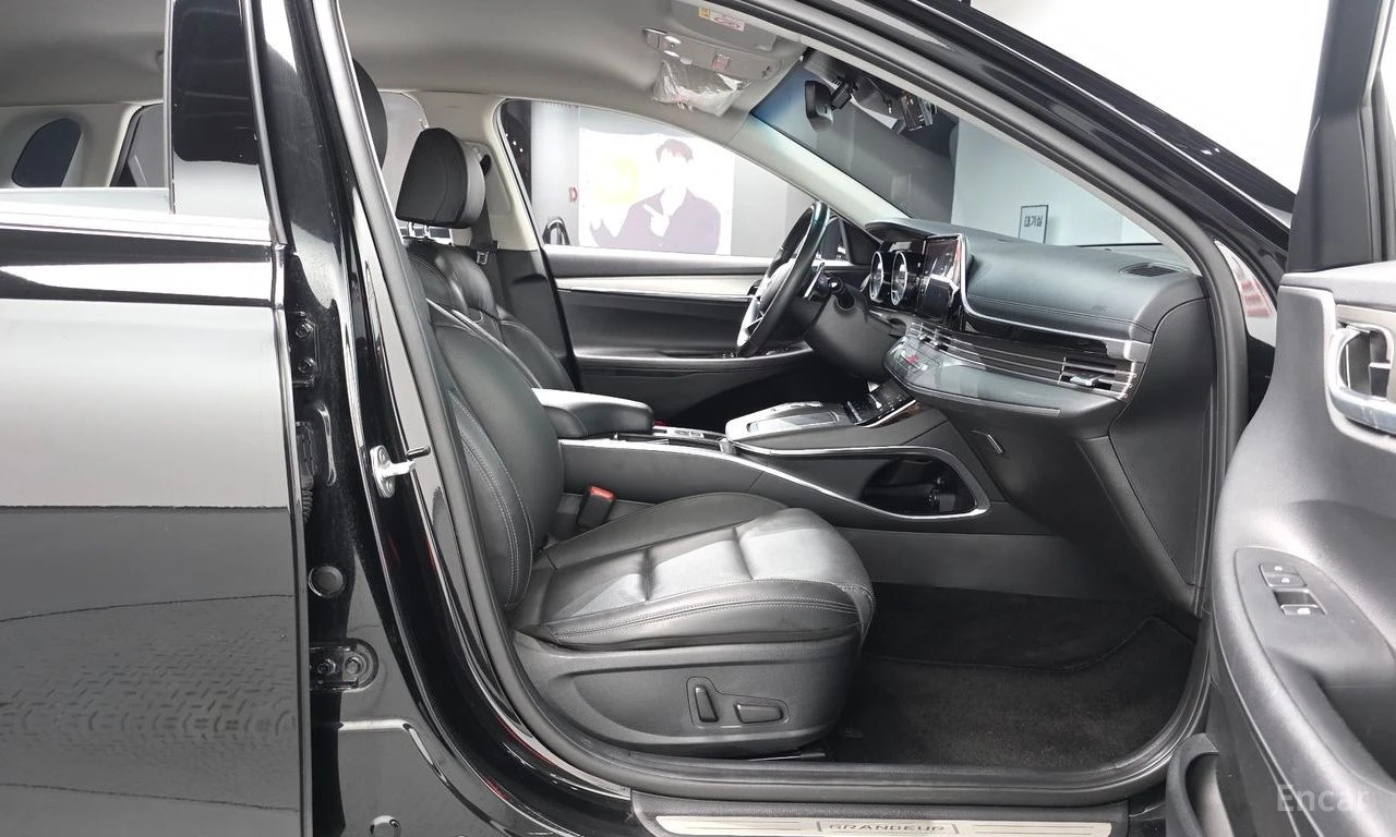 Hyundai Grandeur 3.0* ГАЗ* PREMIUM* КОЖА* ПОДГРЕВ* КАМЕРА* LANE ASS, снимка 9 - Автомобили и джипове - 54885064