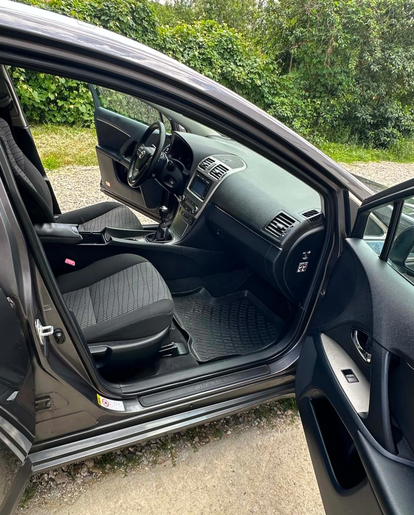 Toyota Avensis 2.0 D-4D 126 к.с.НАВИ/КАМЕРА/ПЕЧКА, снимка 10 - Автомобили и джипове - 54980798