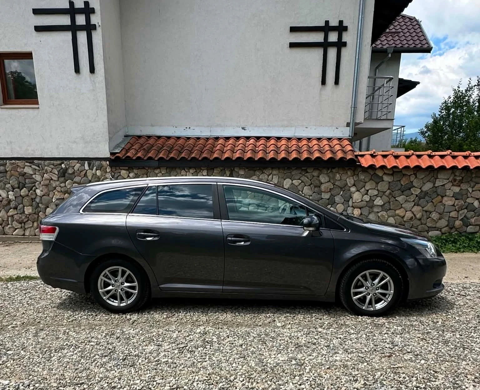 Toyota Avensis 2.0 D-4D 126 к.с.НАВИ/КАМЕРА/ПЕЧКА, снимка 2 - Автомобили и джипове - 54980798
