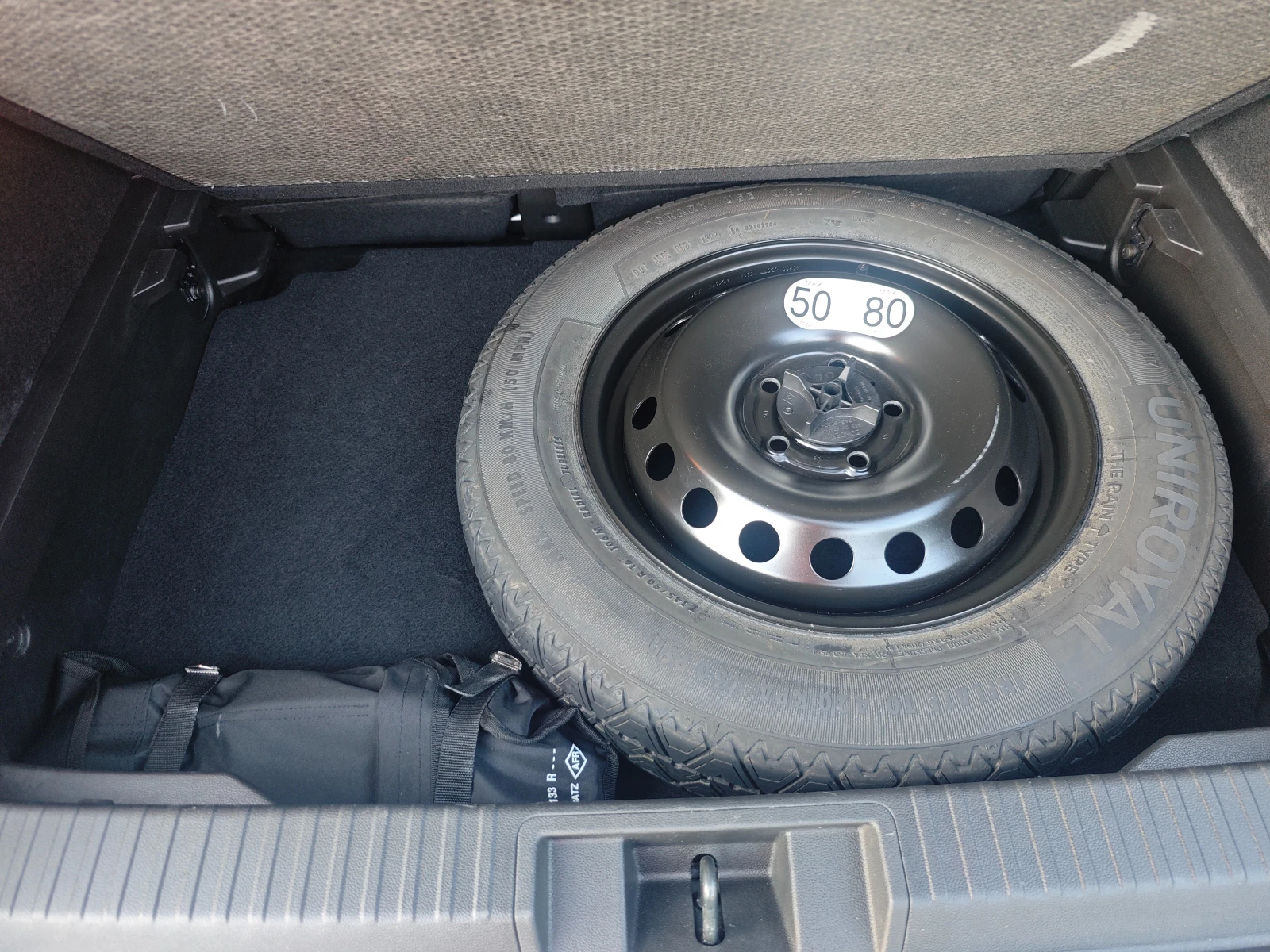 Renault Captur 1.6 E-Tech Hybrid, снимка 17 - Автомобили и джипове - 55514311