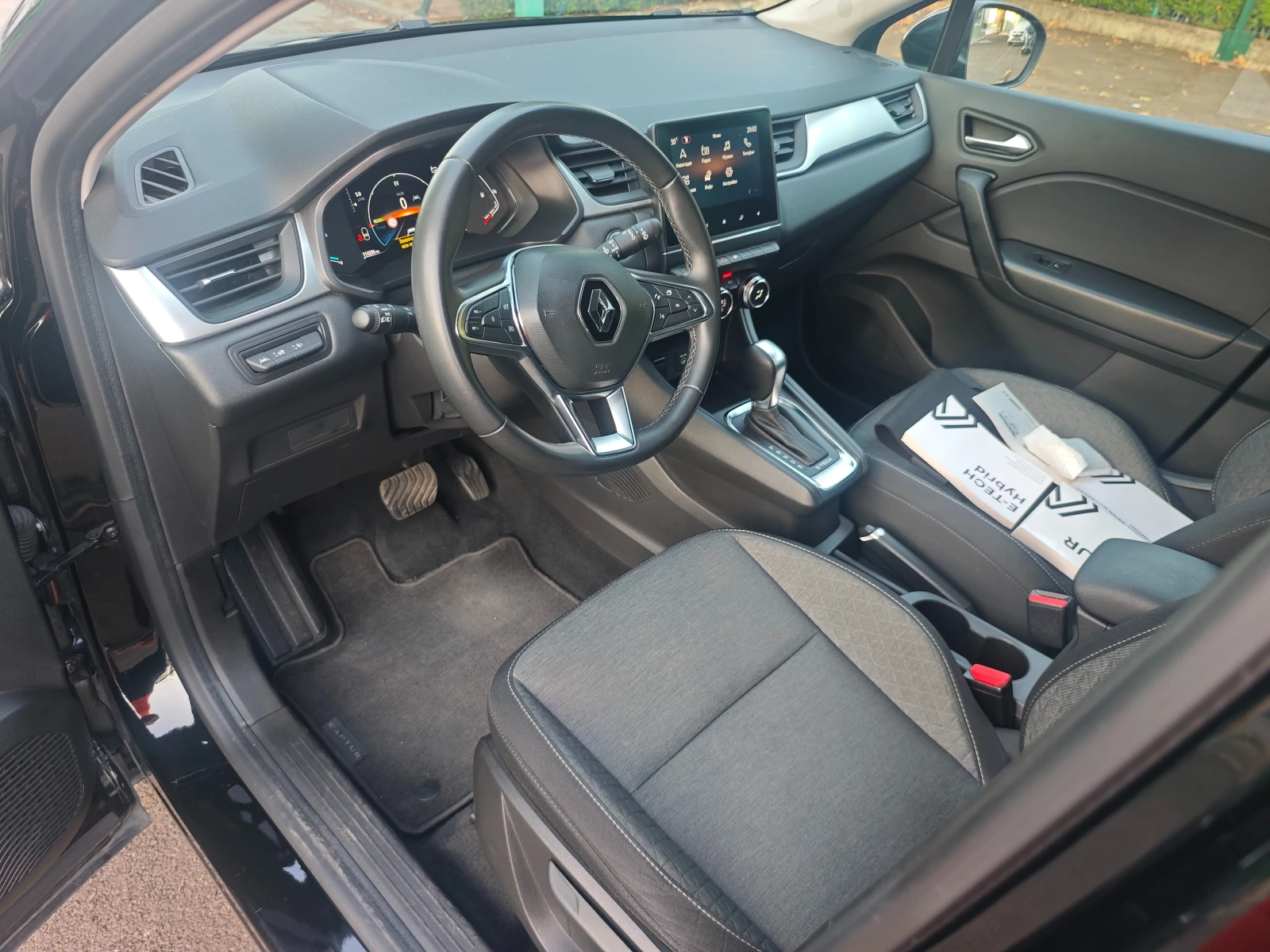 Renault Captur 1.6 E-Tech Hybrid, снимка 7 - Автомобили и джипове - 55514311