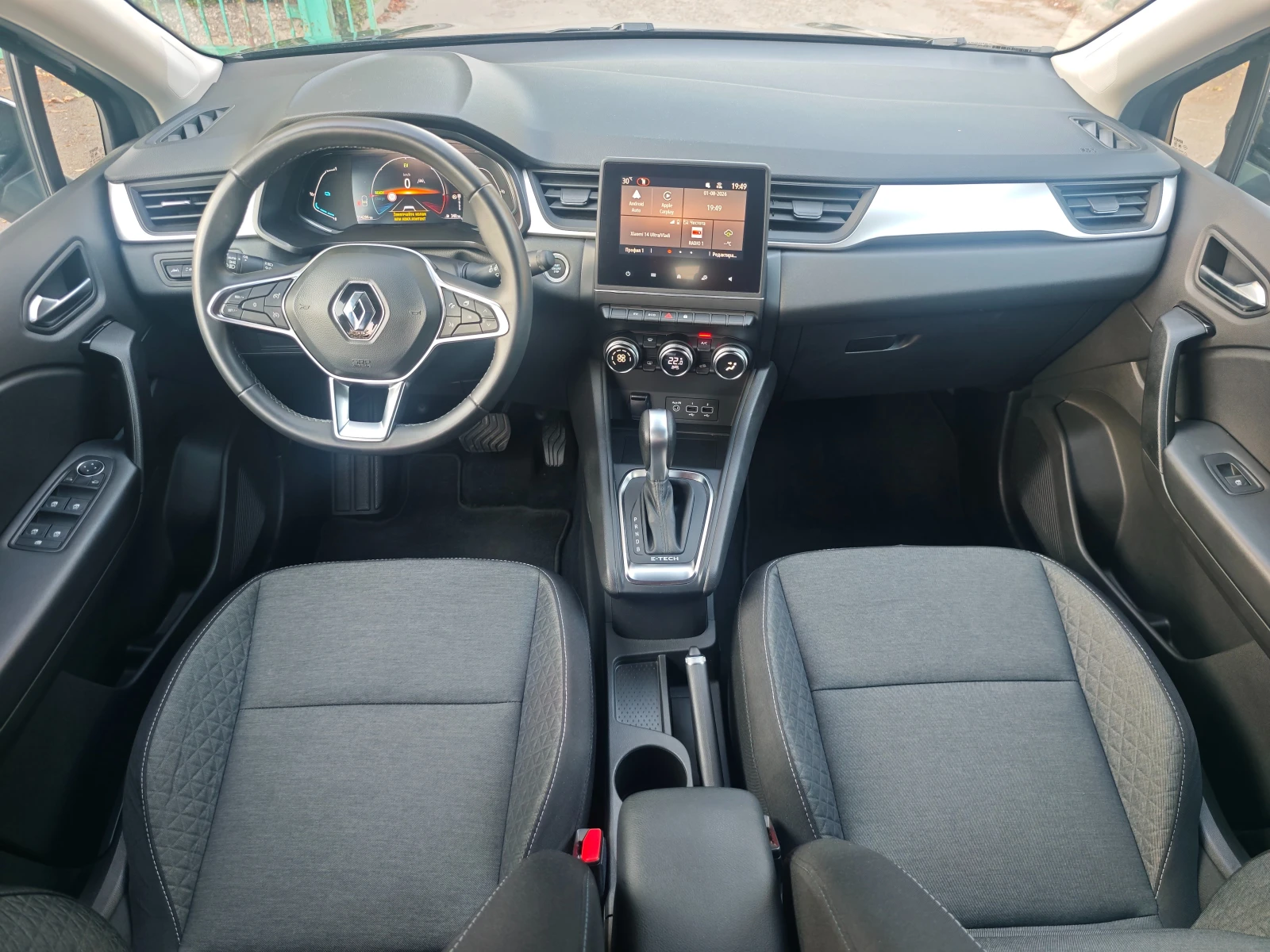 Renault Captur 1.6 E-Tech Hybrid, снимка 8 - Автомобили и джипове - 55514311