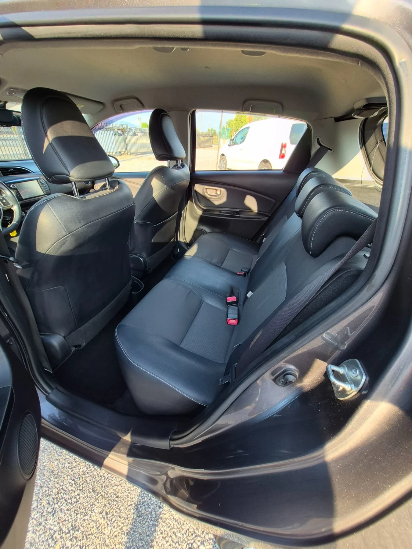 Toyota Yaris 1.4 D4D Feis, снимка 11 - Автомобили и джипове - 55606705
