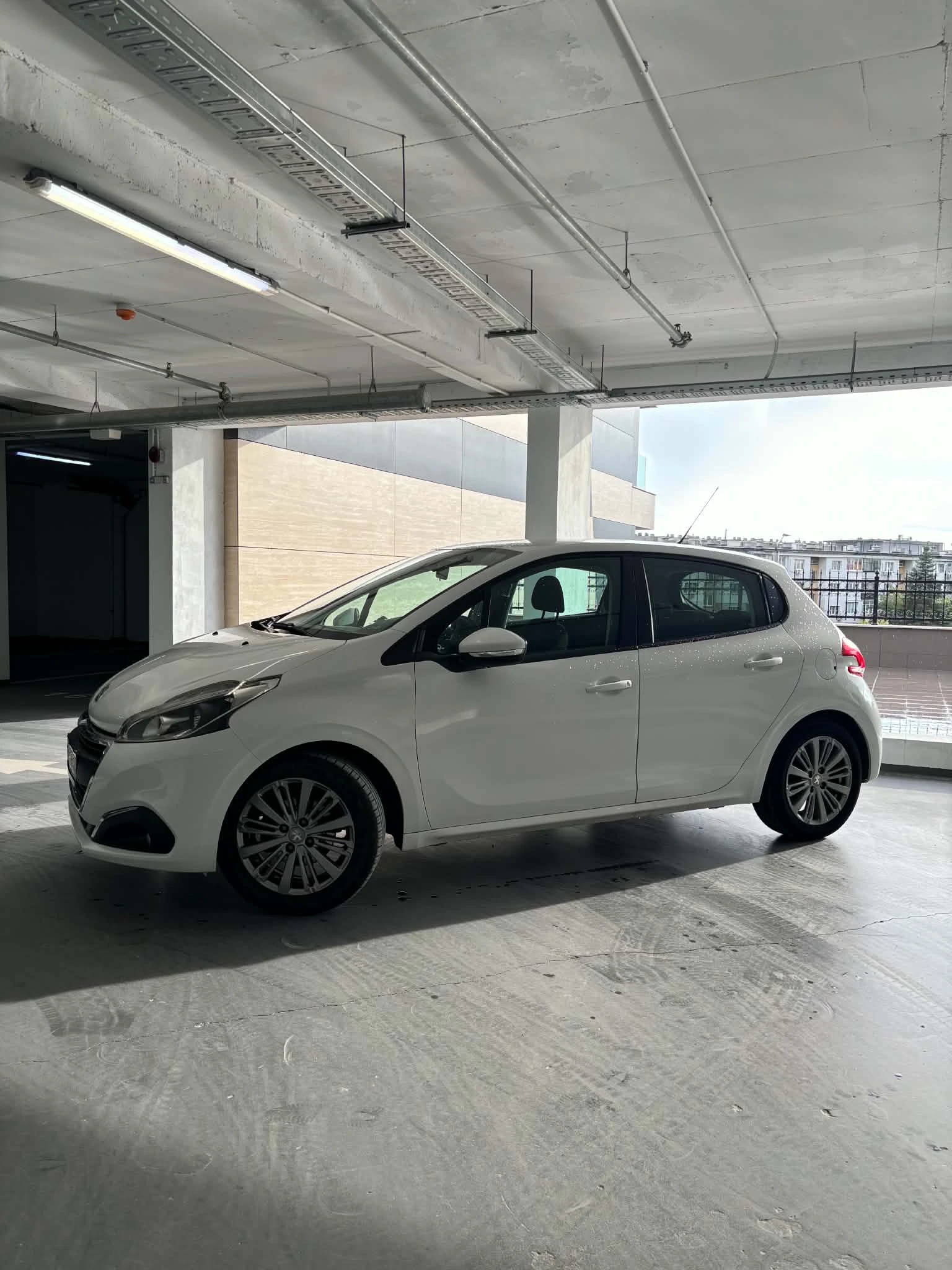 Peugeot 208, снимка 3 - Автомобили и джипове - 56200919