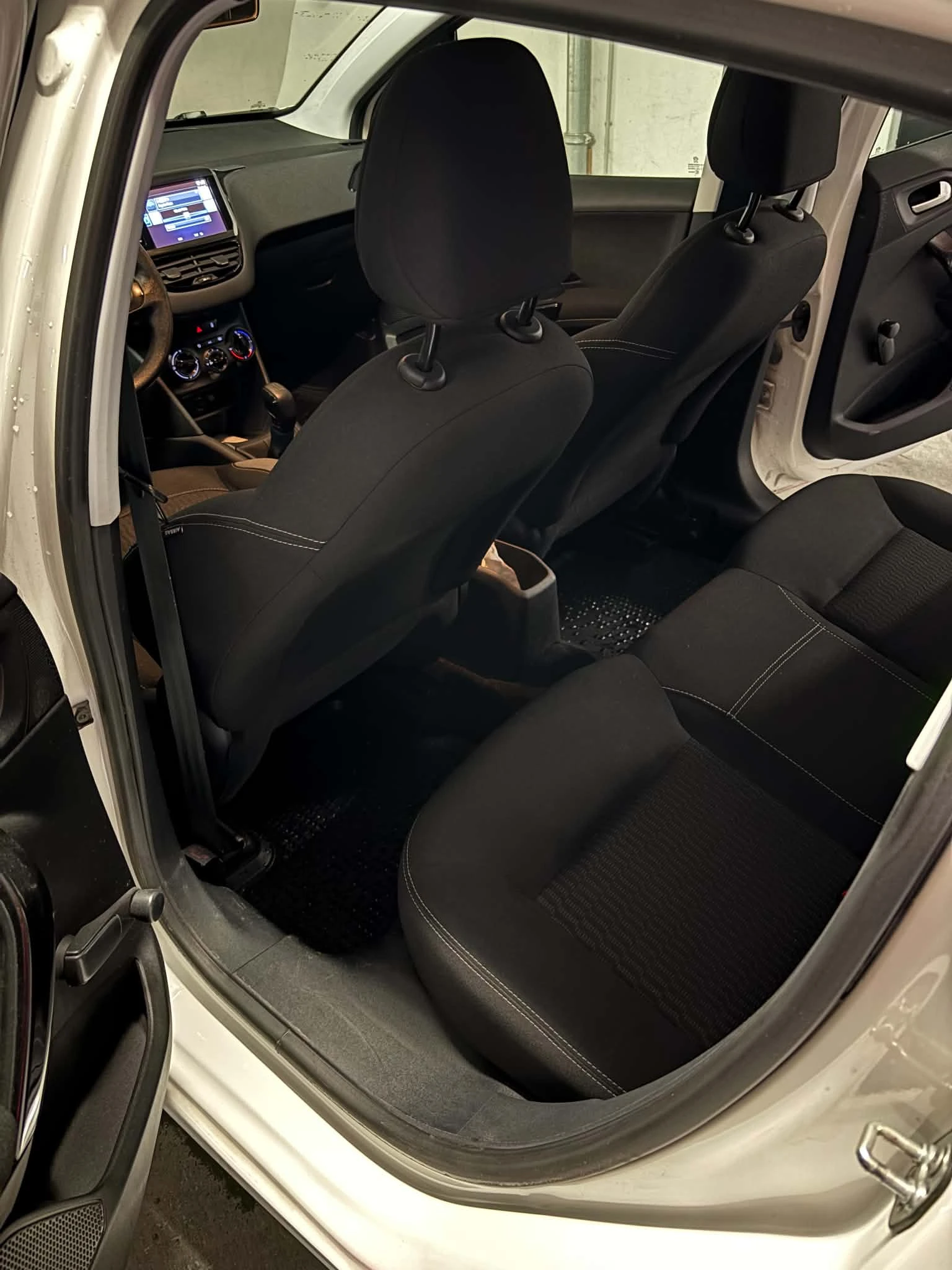 Peugeot 208, снимка 8 - Автомобили и джипове - 56200919