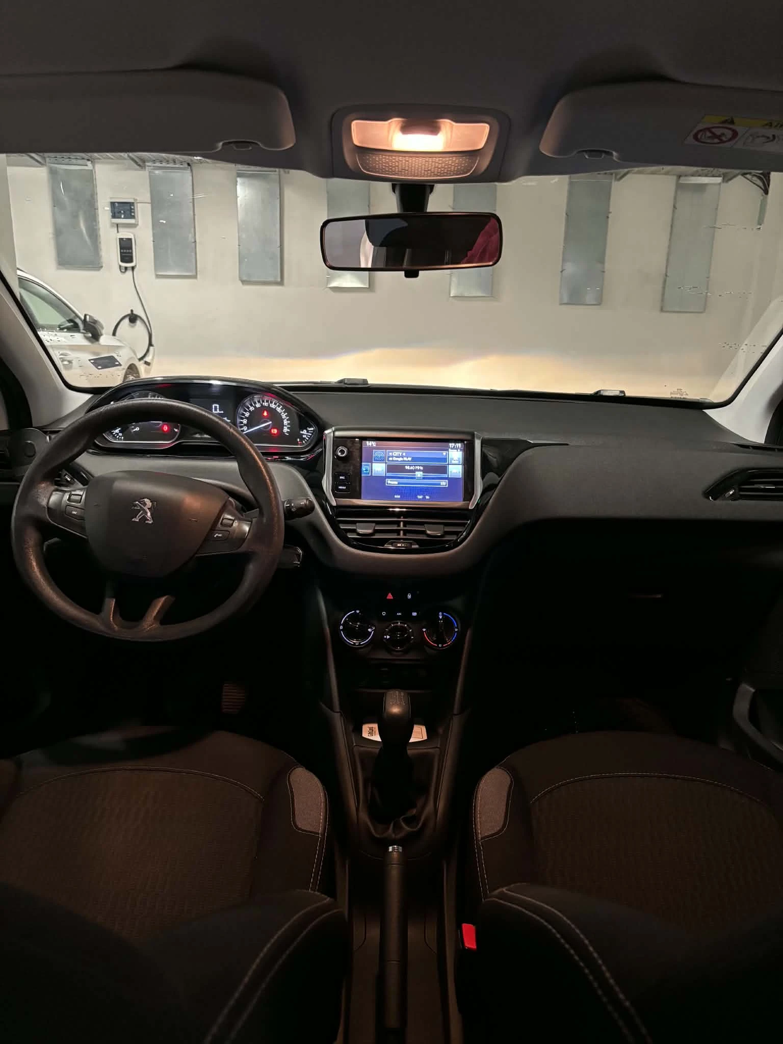 Peugeot 208, снимка 7 - Автомобили и джипове - 56200919