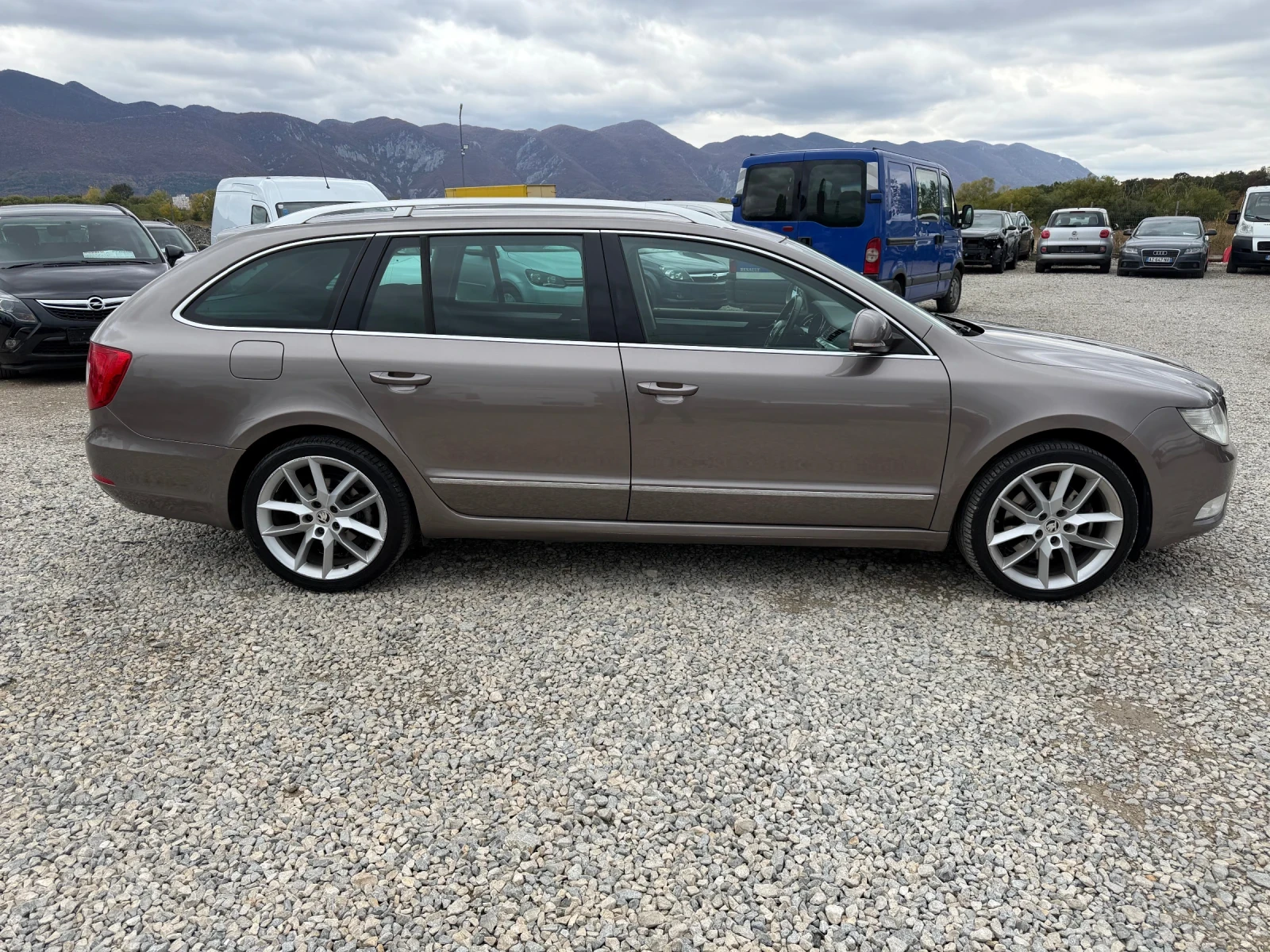 Skoda Superb 2.0TDI-140PS-MEMORY, снимка 4 - Автомобили и джипове - 56526897
