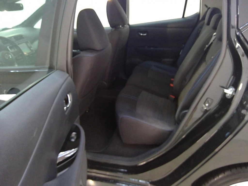 Nissan Leaf   40kWh Acenta 87.53% SoH Navi, снимка 6 - Автомобили и джипове - 56711211