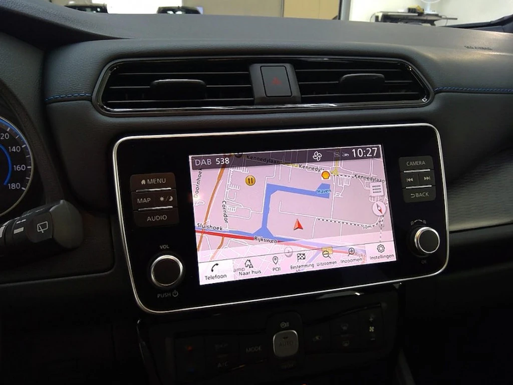 Nissan Leaf   40kWh Acenta 87.53% SoH Navi, снимка 9 - Автомобили и джипове - 56711211