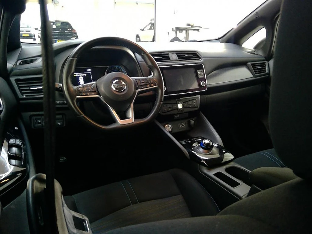 Nissan Leaf   40kWh Acenta 87.53% SoH Navi, снимка 7 - Автомобили и джипове - 56711211