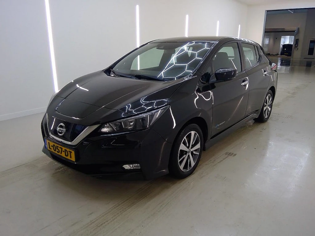 Nissan Leaf   40kWh Acenta 87.53% SoH Navi, снимка 2 - Автомобили и джипове - 56711211