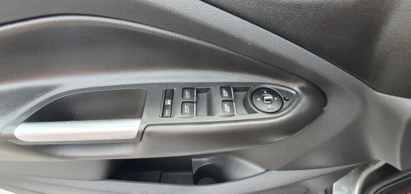 Ford Kuga 2.0TDCI 4WD 153 ХИЛ.КМ!, снимка 9 - Автомобили и джипове - 50553924