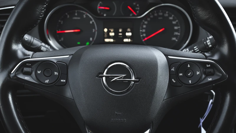 Opel Grandland X 1.2 Turbo Innovation, снимка 13 - Автомобили и джипове - 51837141