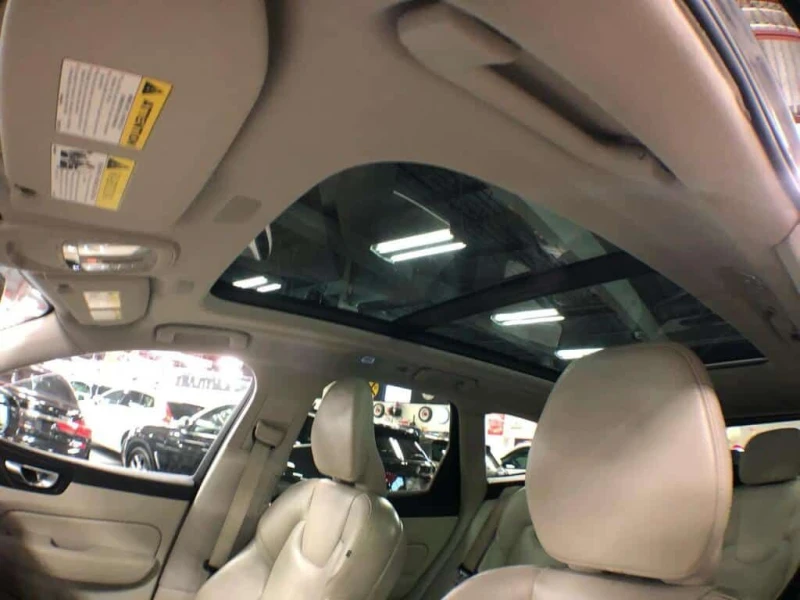 Volvo XC60 * MOMENTUM B6 AWD LEATHER PAN/ROOF NAV CAMERA * CA, снимка 15 - Автомобили и джипове - 53537722