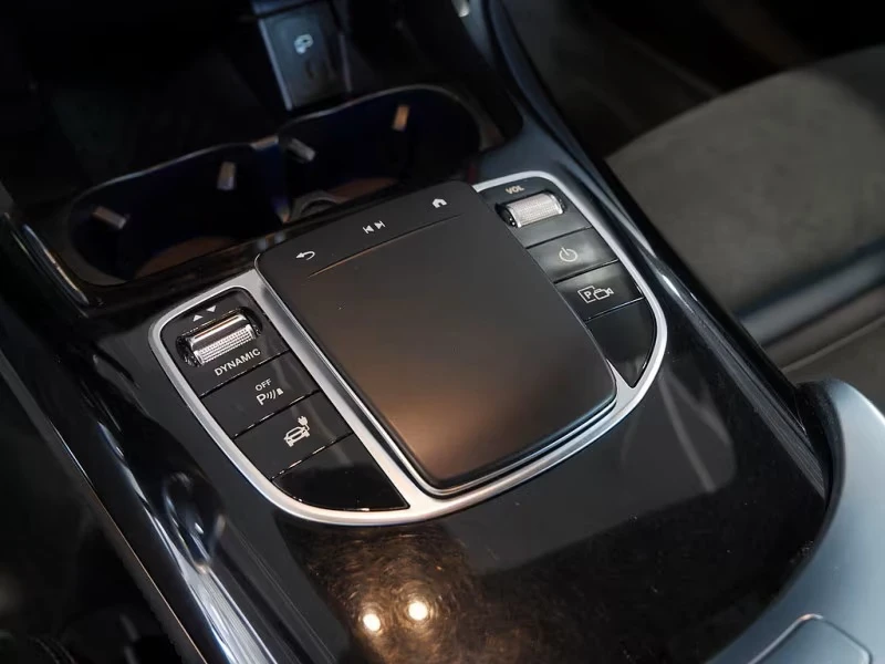 Mercedes-Benz EQC  400 4M AMG Distr Kamera360 , снимка 11 - Автомобили и джипове - 54679540