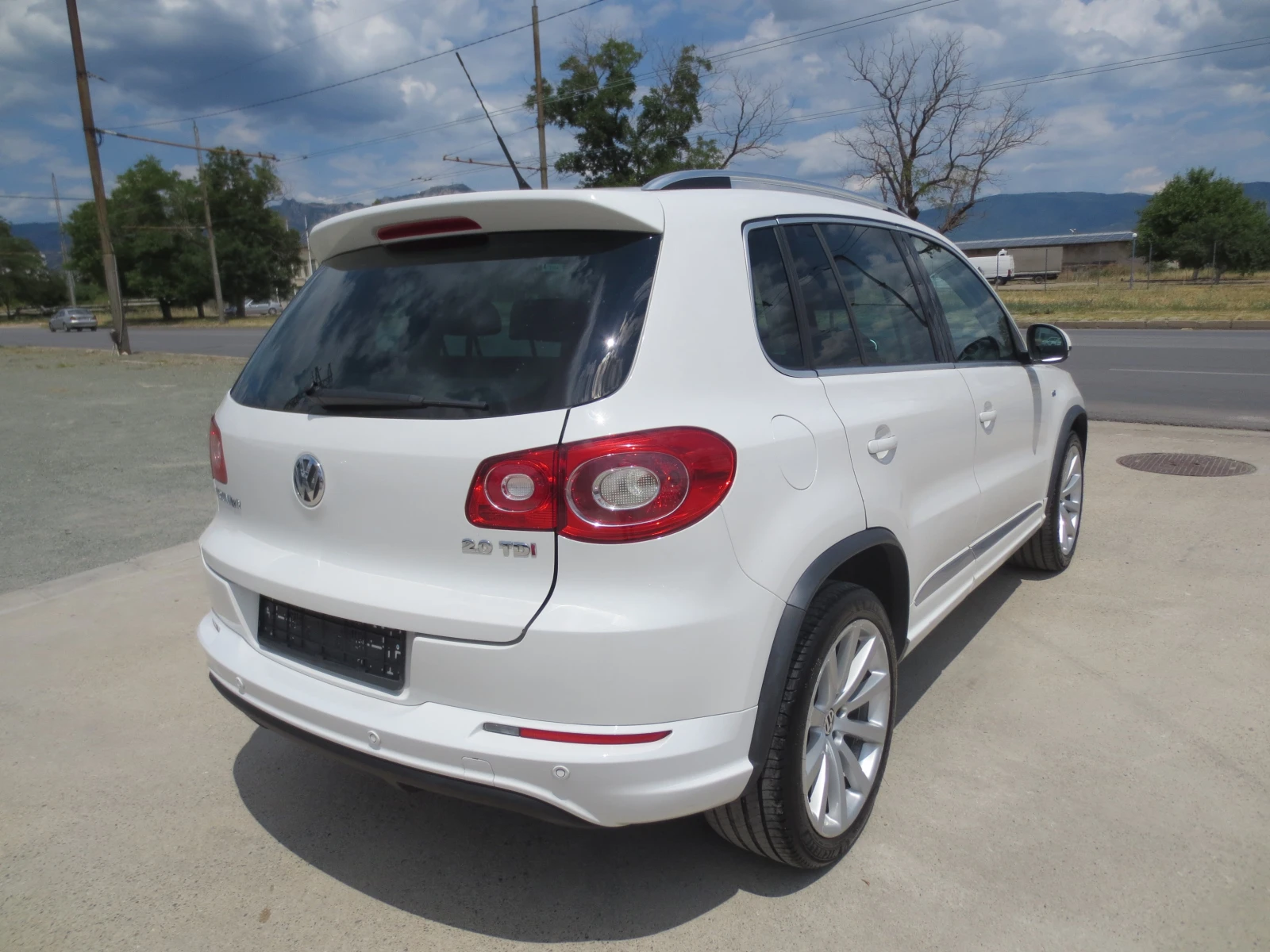 VW Tiguan 2.0 TDI * R-LINE*  - изображение 5