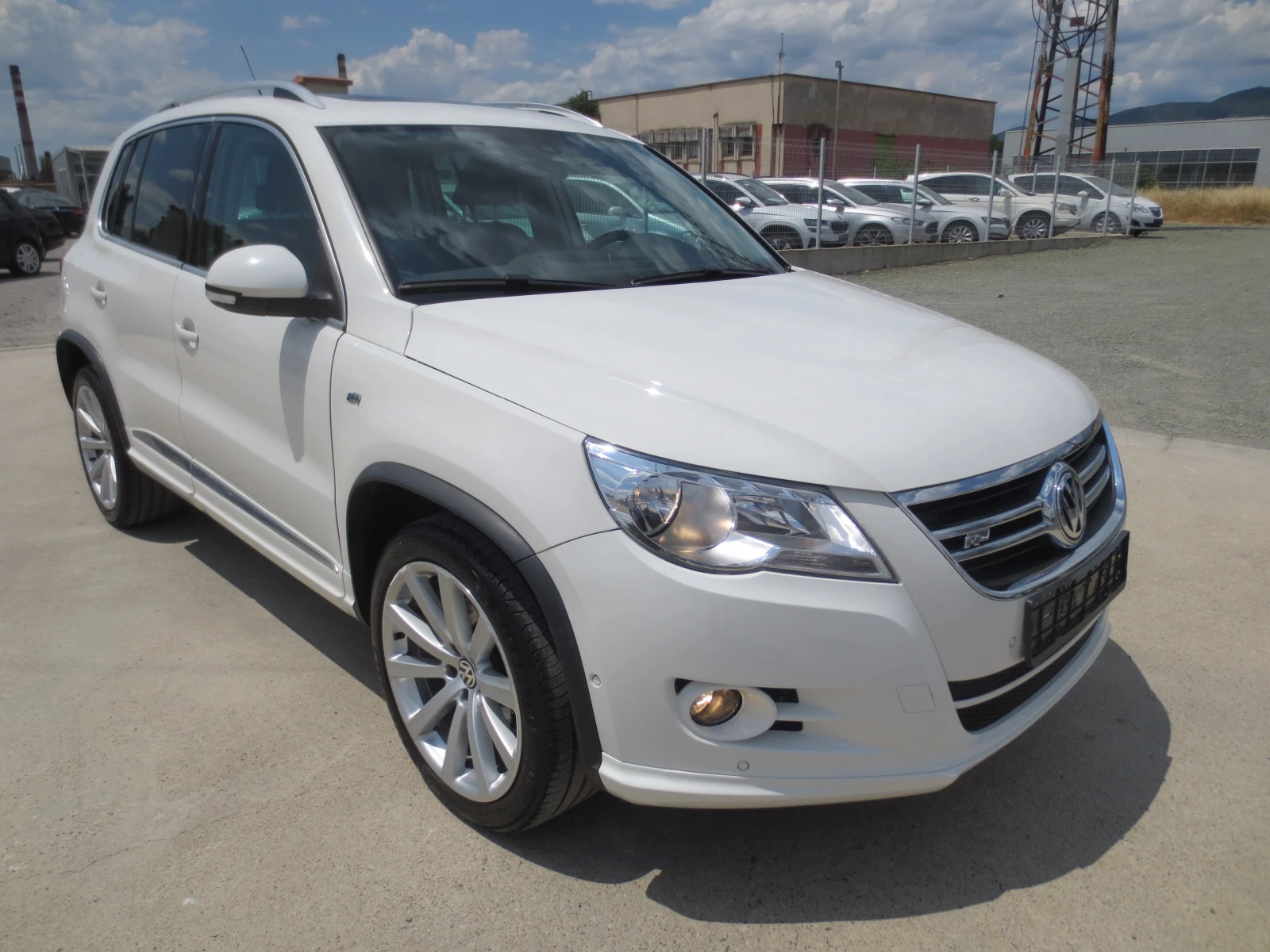 VW Tiguan 2.0 TDI * R-LINE*  - изображение 3