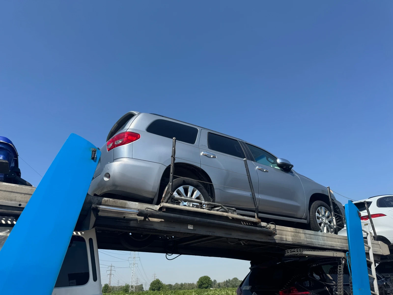 Toyota Sequoia 5.7i 4x4 Limited - изображение 7