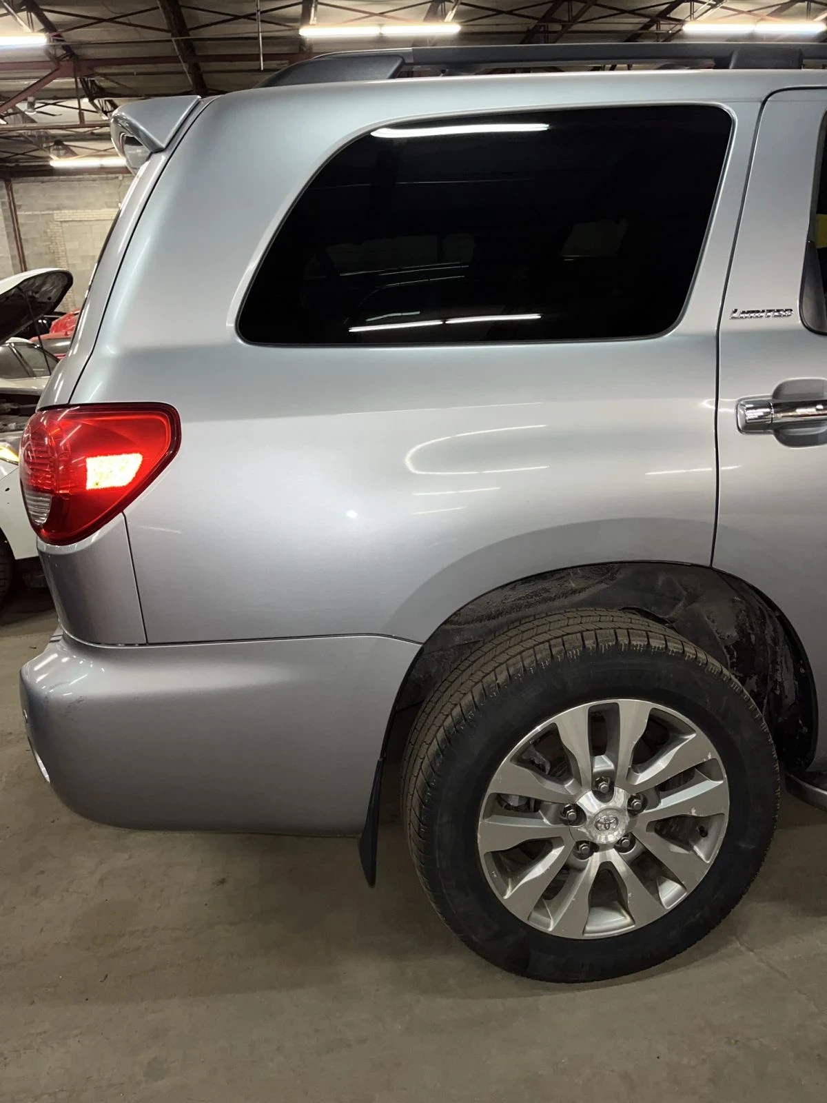 Toyota Sequoia 5.7i 4x4 Limited | Mobile.bg   13