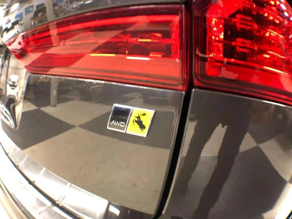 Volvo XC60 * MOMENTUM B6 AWD LEATHER PAN/ROOF NAV CAMERA * CA - изображение 10