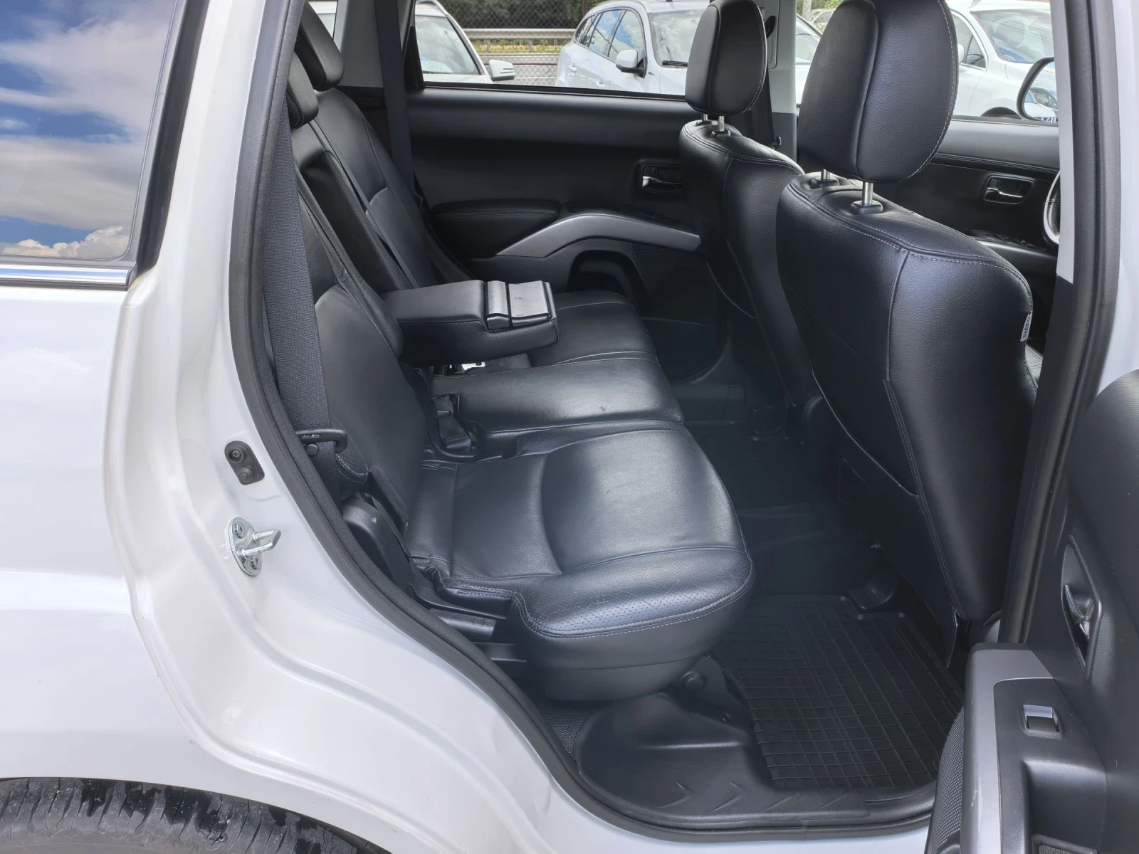 Peugeot 4007 2.2HDI 4x4 7места Automatic!!! , снимка 7 - Автомобили и джипове - 54016701
