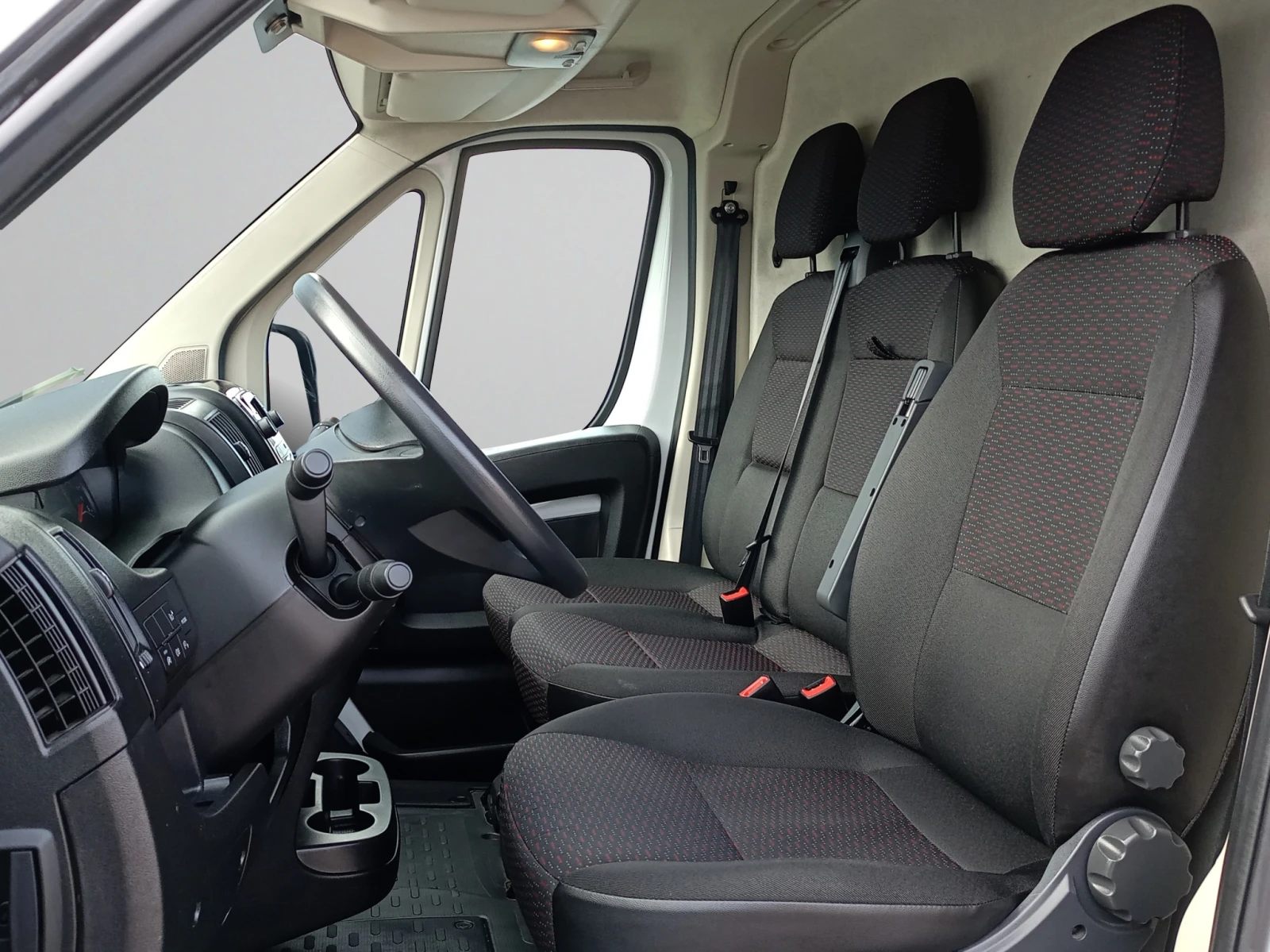 Peugeot Boxer FT 335L3H2 2.2 BlueHDI 140 S&S E6.4 - изображение 10