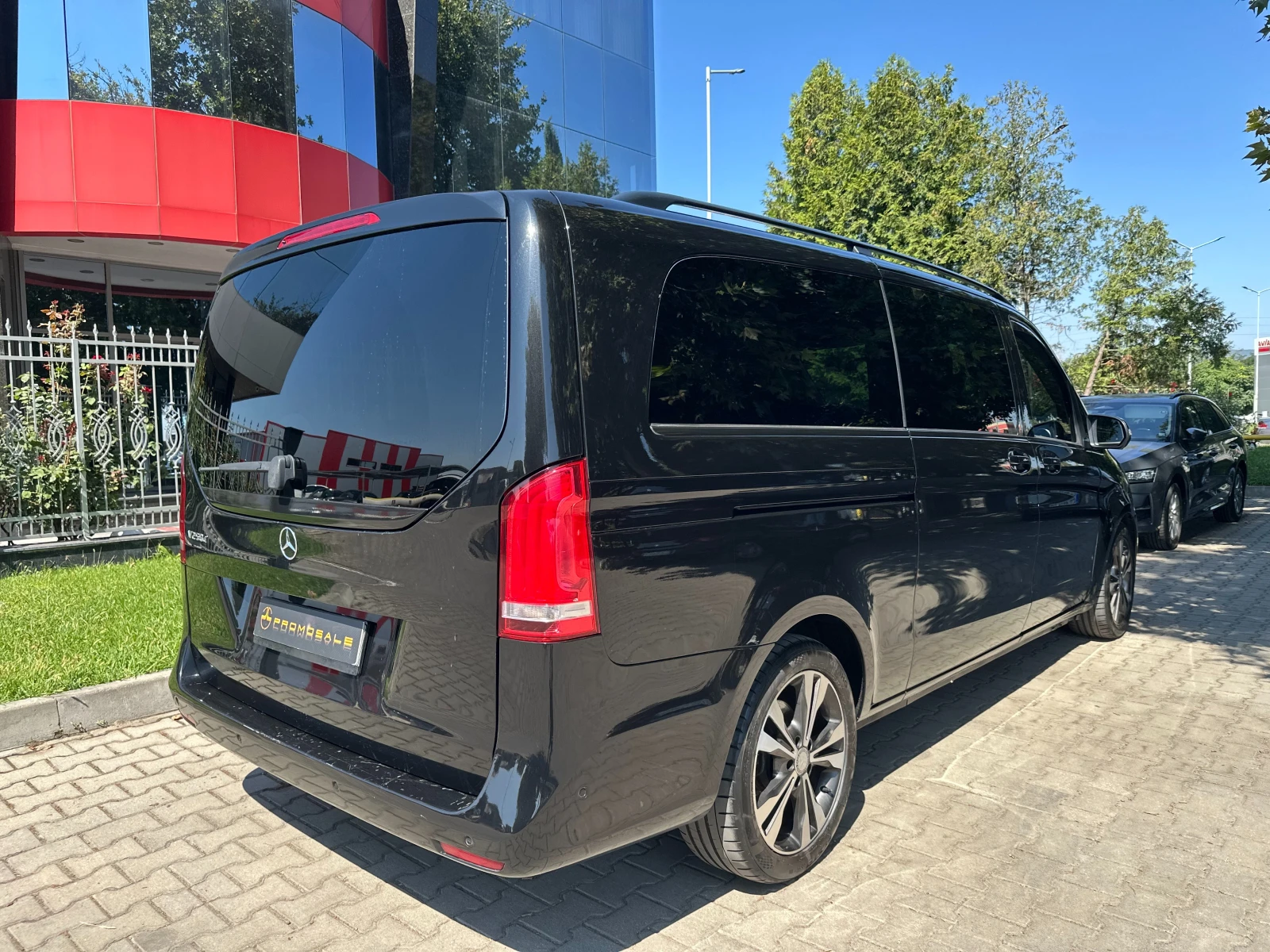 Mercedes-Benz V 250 d Extralong 7+ 1 Места Burmester 360, снимка 5 - Бусове и автобуси - 55796861