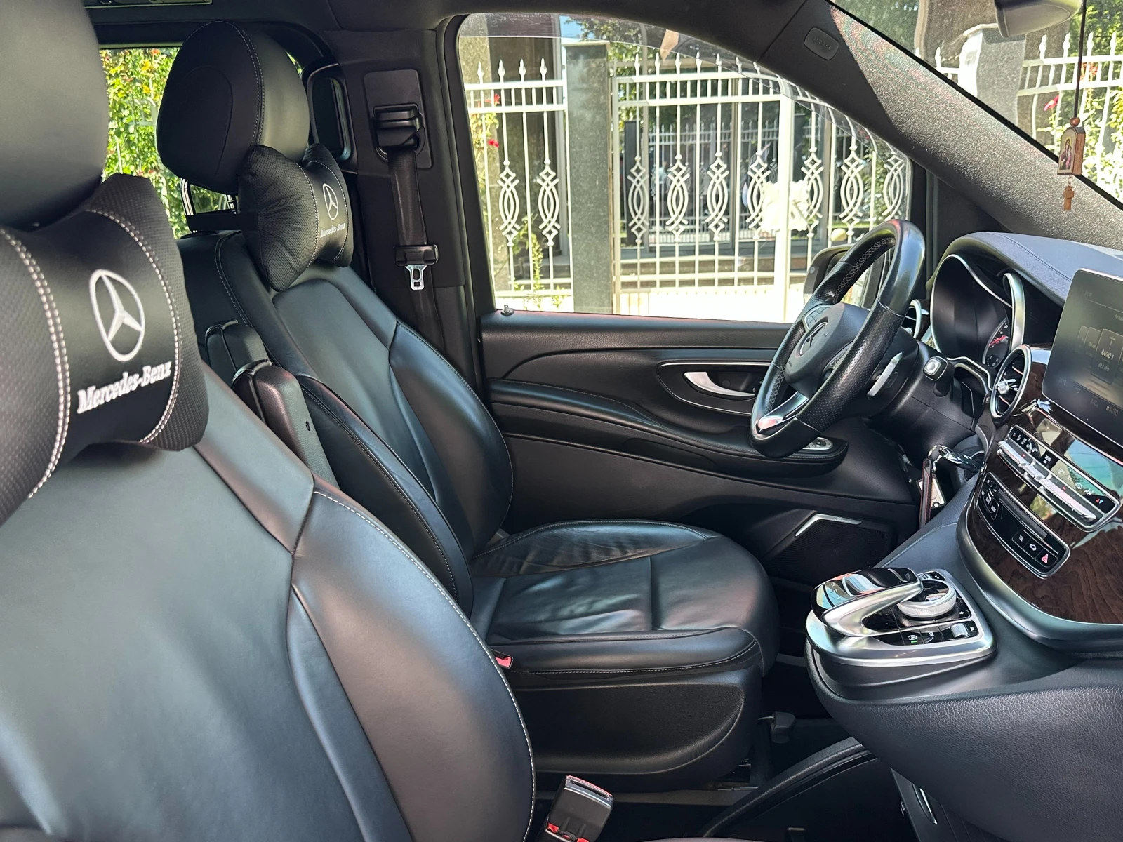 Mercedes-Benz V 250 d Extralong 7+ 1 Места Burmester 360, снимка 11 - Бусове и автобуси - 55796861
