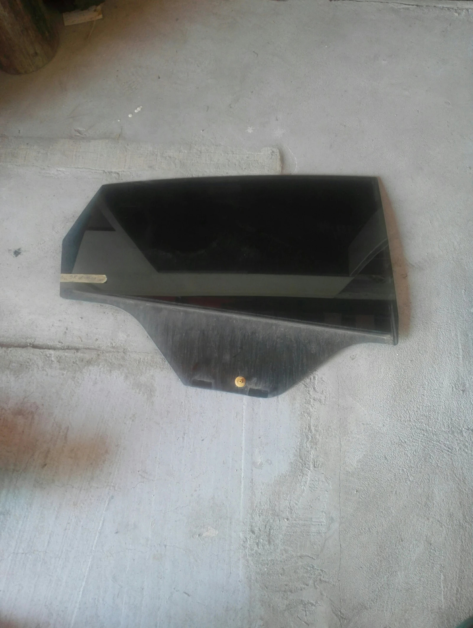 Стъкло задно дясно Форд Фиеста 4вр.