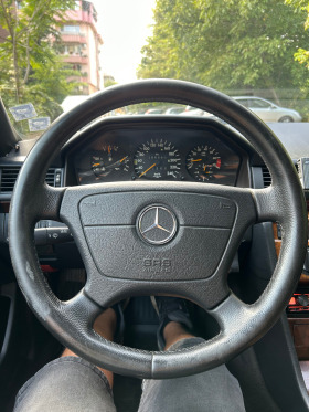 Mercedes-Benz 124 200СЕ, снимка 13