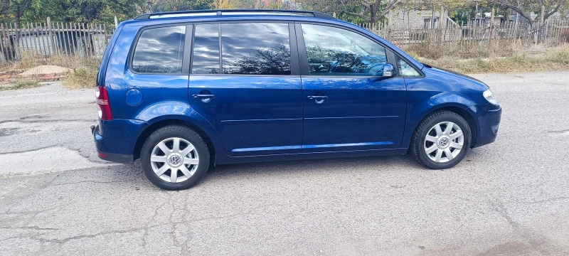 VW Touran 2.0TDI, снимка 4 - Автомобили и джипове - 47117139