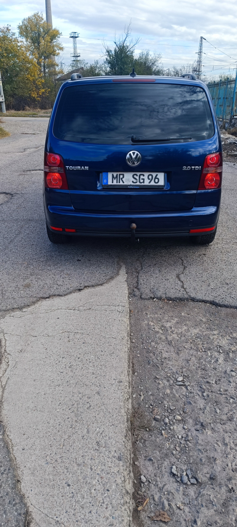 VW Touran 2.0TDI, снимка 2 - Автомобили и джипове - 46004370