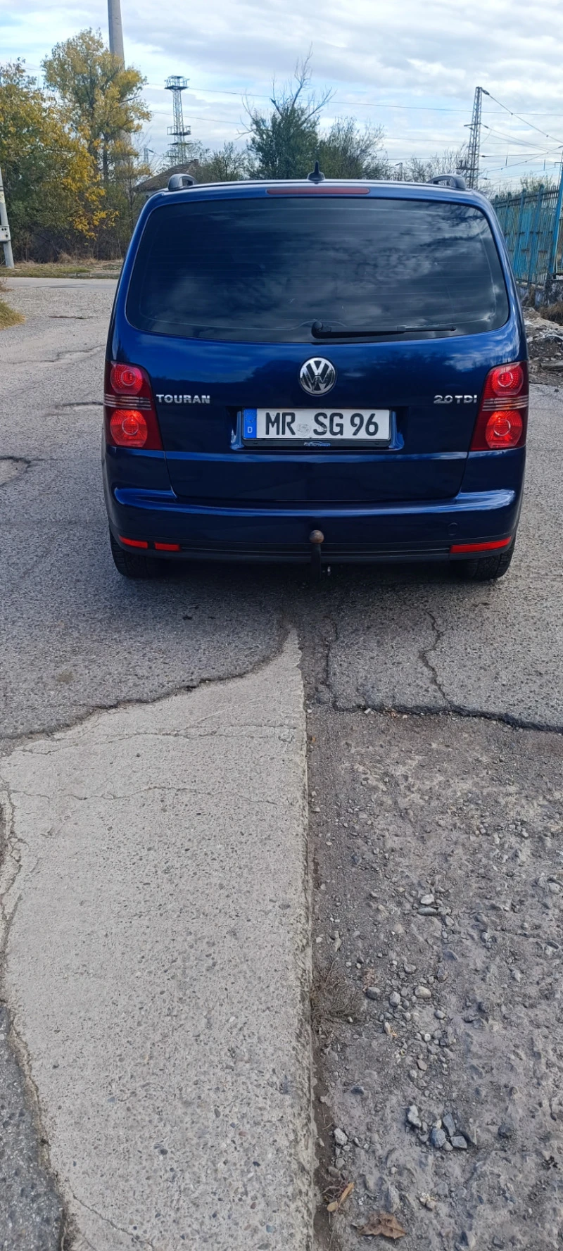 VW Touran 2.0TDI, снимка 2 - Автомобили и джипове - 47117139