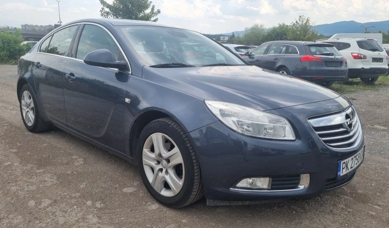 Opel Insignia 1.8i + Газ, снимка 2 - Автомобили и джипове - 46651560