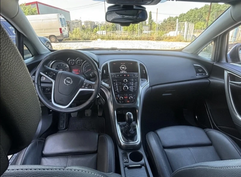 Opel Astra 1.4T Sports Tourer, снимка 4 - Автомобили и джипове - 47561520