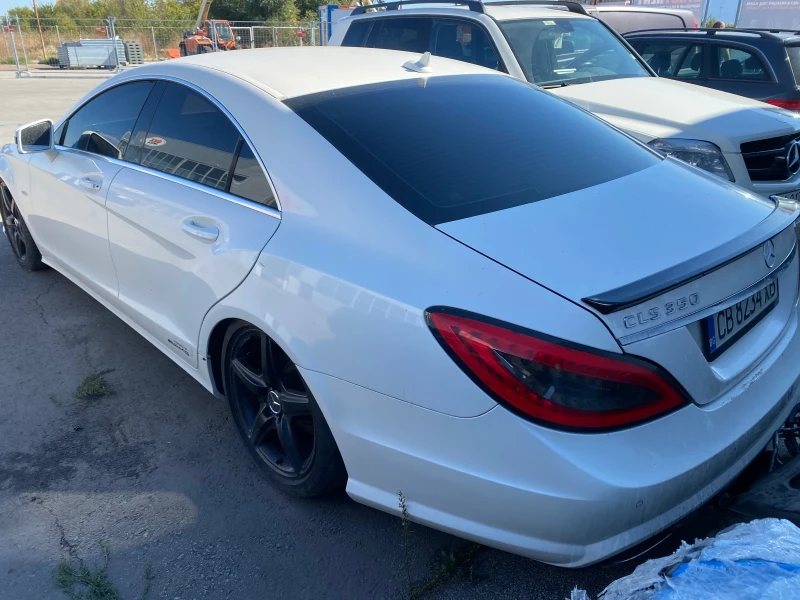 Mercedes-Benz CLS 350 350CDI с повреда в двигателя, снимка 7 - Автомобили и джипове - 48105637