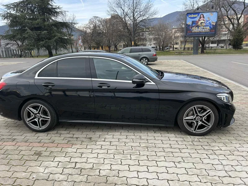 Mercedes-Benz C 220 d AMG ПЕРФЕКТНА, снимка 2 - Автомобили и джипове - 48540260