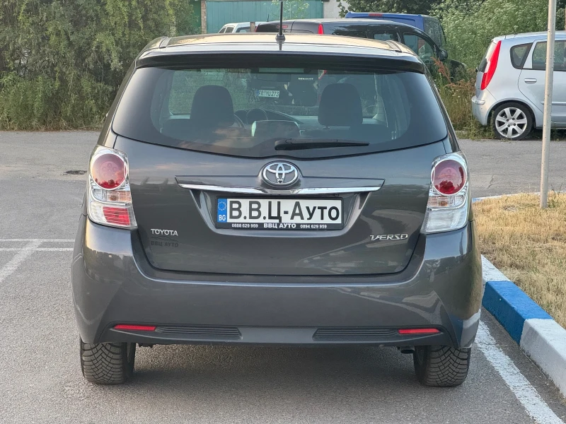 Toyota Verso D-4D, снимка 6 - Автомобили и джипове - 50755135