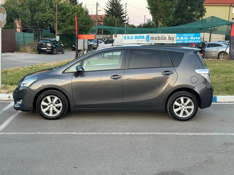 Toyota Verso D-4D, снимка 8 - Автомобили и джипове - 50755135